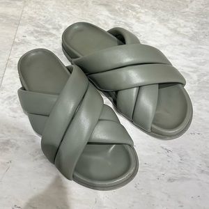 Anine Bing Lizzie in Green color. Used but still in good condition. Size 40